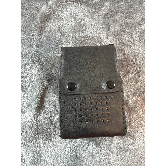Vintage mid-century Realtone transistor AM radio and leather carrying case works - Picture 11 of 12